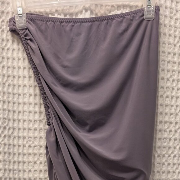 Norma Kamali Diana gown in powder purple - Picture 3 of 3